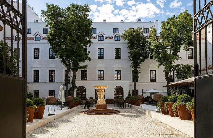 El Palacio de los Duques Gran Meliá de Madrid es un edificio histórico